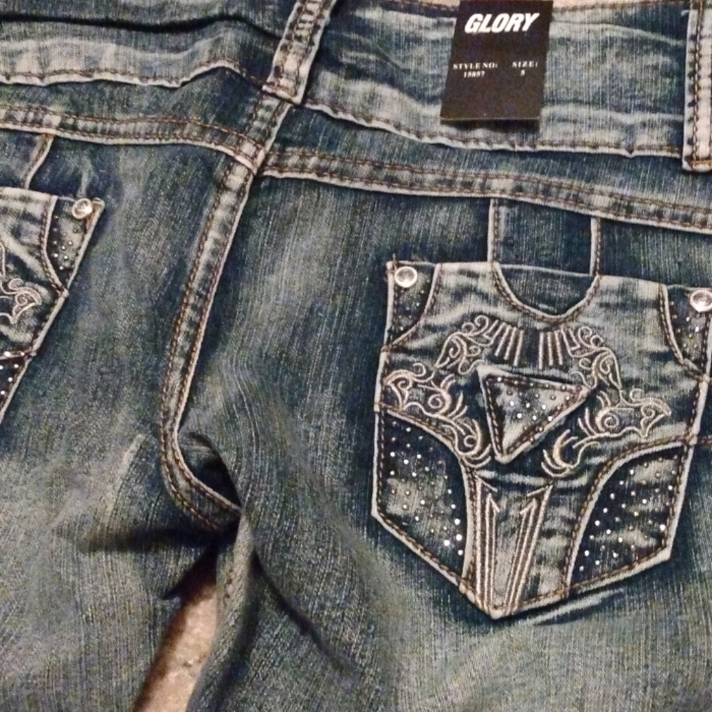 Straight leg Glory jeans more low rise waist
